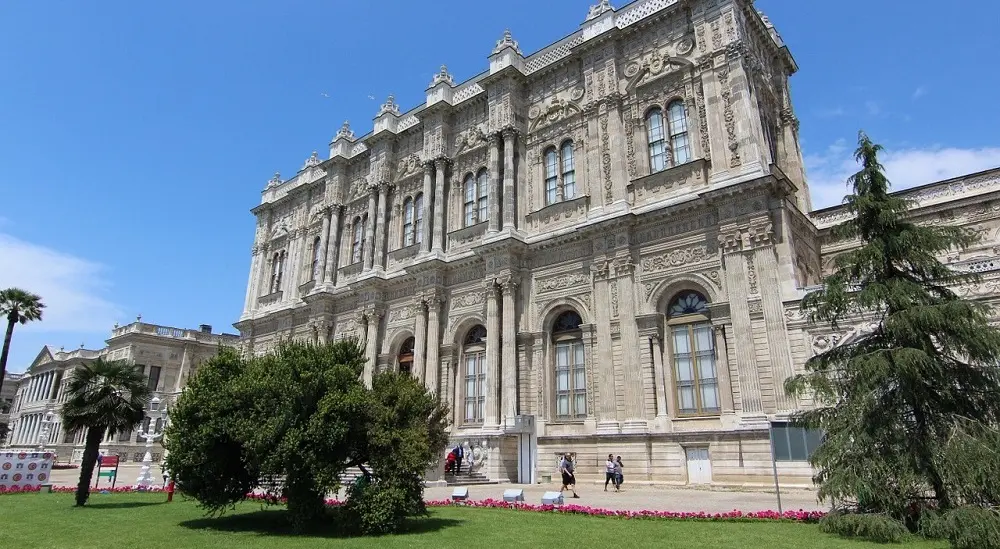 Dolmabahçe Sarayı